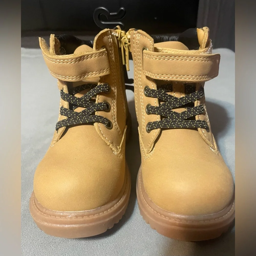 NWT Wonder Nation Tucker Toddler Boys Wheat Hiking Boots Size 8 Memory Foam